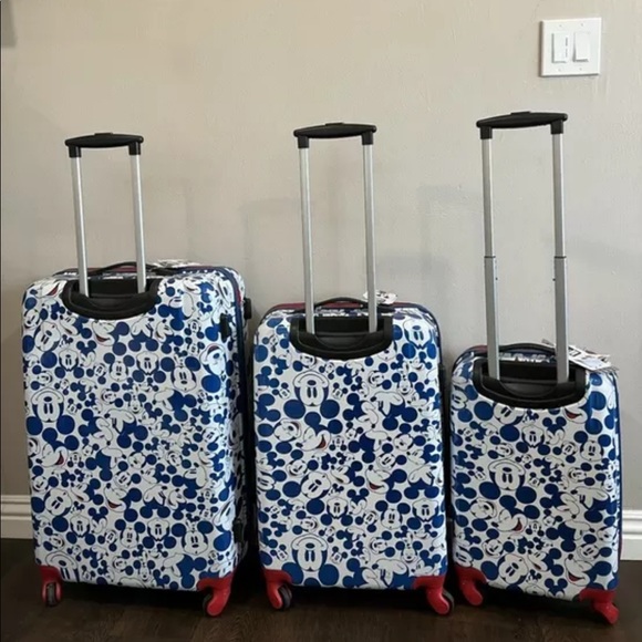 Mickey Mouse luggage set of 3 - Picture 3 of 3